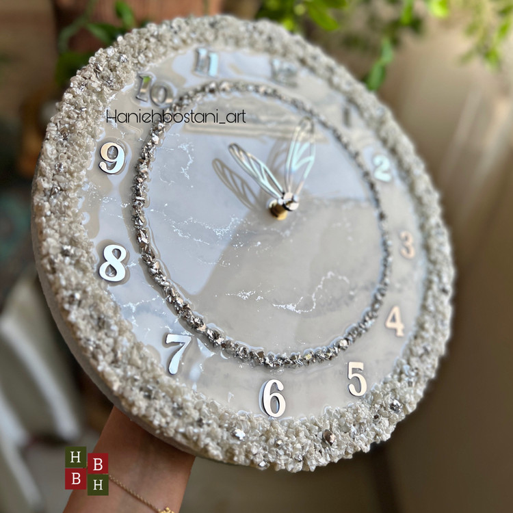 ساعت دیواری رزینی طرح برفی