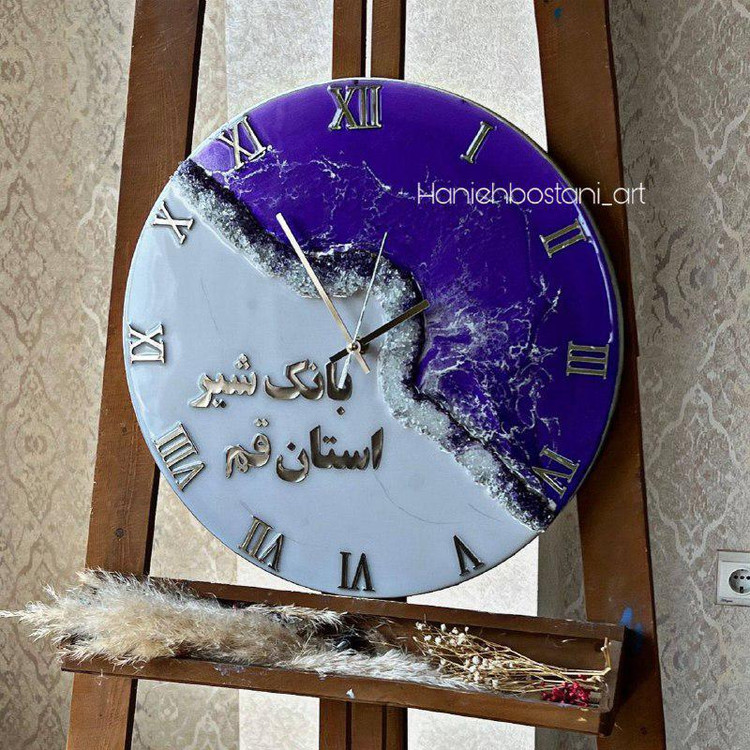 ساعت دیواری رزینی دو رنگ طوسی و بنفش