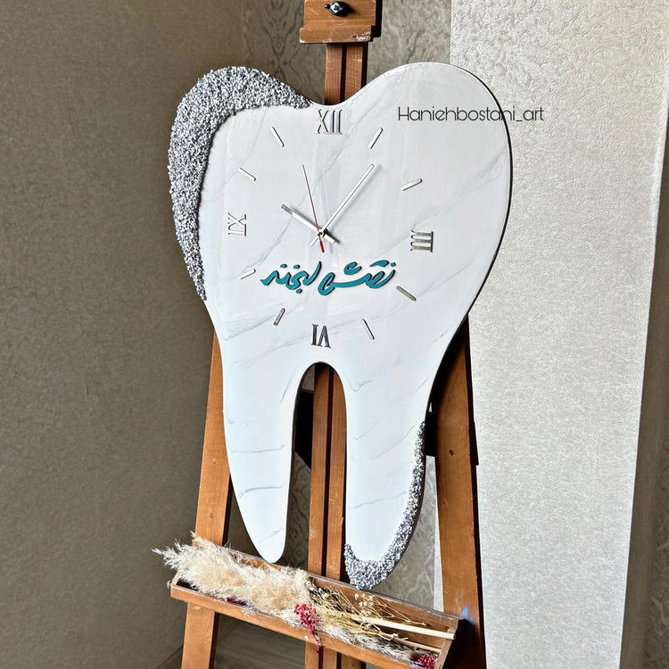 ساعت دیواری رزینی طرح دندان برای دندانپزشک ها