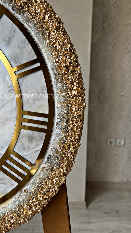 ساعت دیواری طرح مرمر سفید کرم طلایی