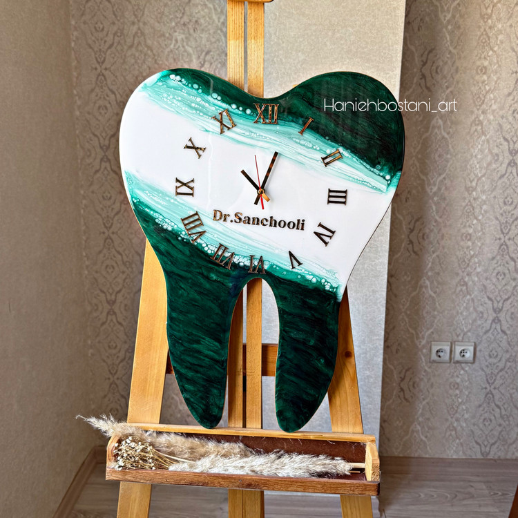 ساعت دیواری رزینی طرح دندان برای دندانپزشک ها